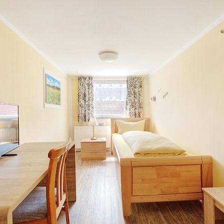 Hotel Garni "Zum Engel" Oberguenzburg Εξωτερικό φωτογραφία