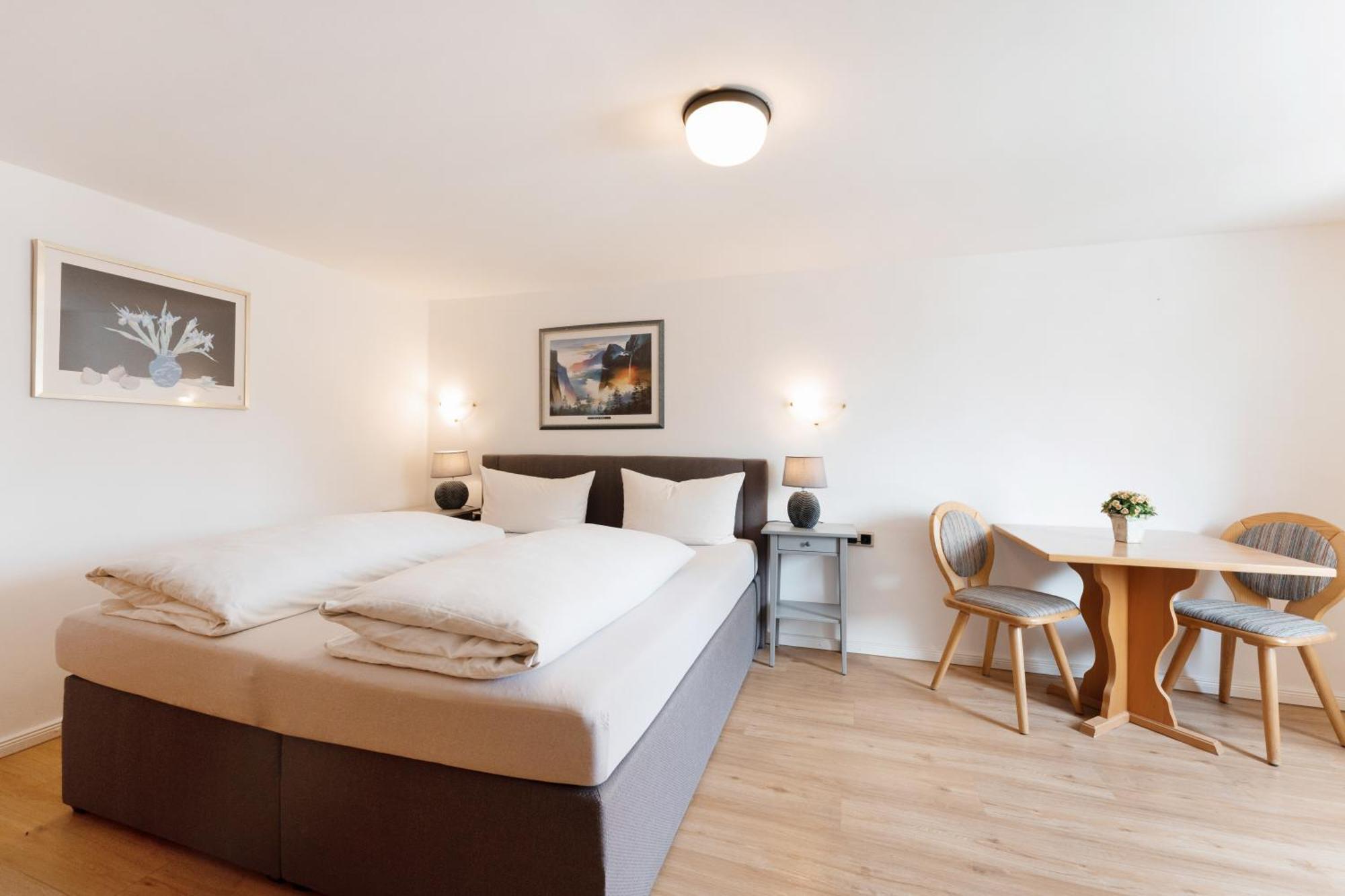 Hotel Garni "Zum Engel" Oberguenzburg Εξωτερικό φωτογραφία