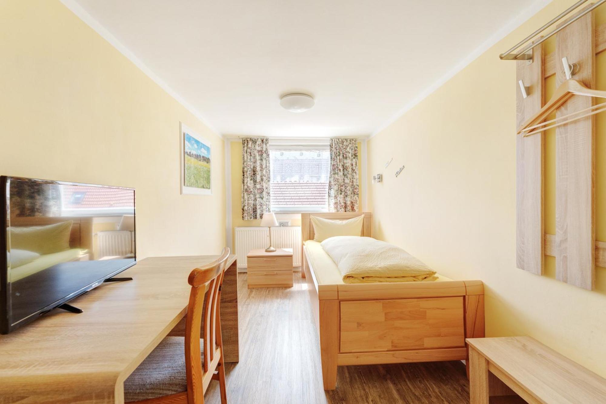 Hotel Garni "Zum Engel" Oberguenzburg Εξωτερικό φωτογραφία